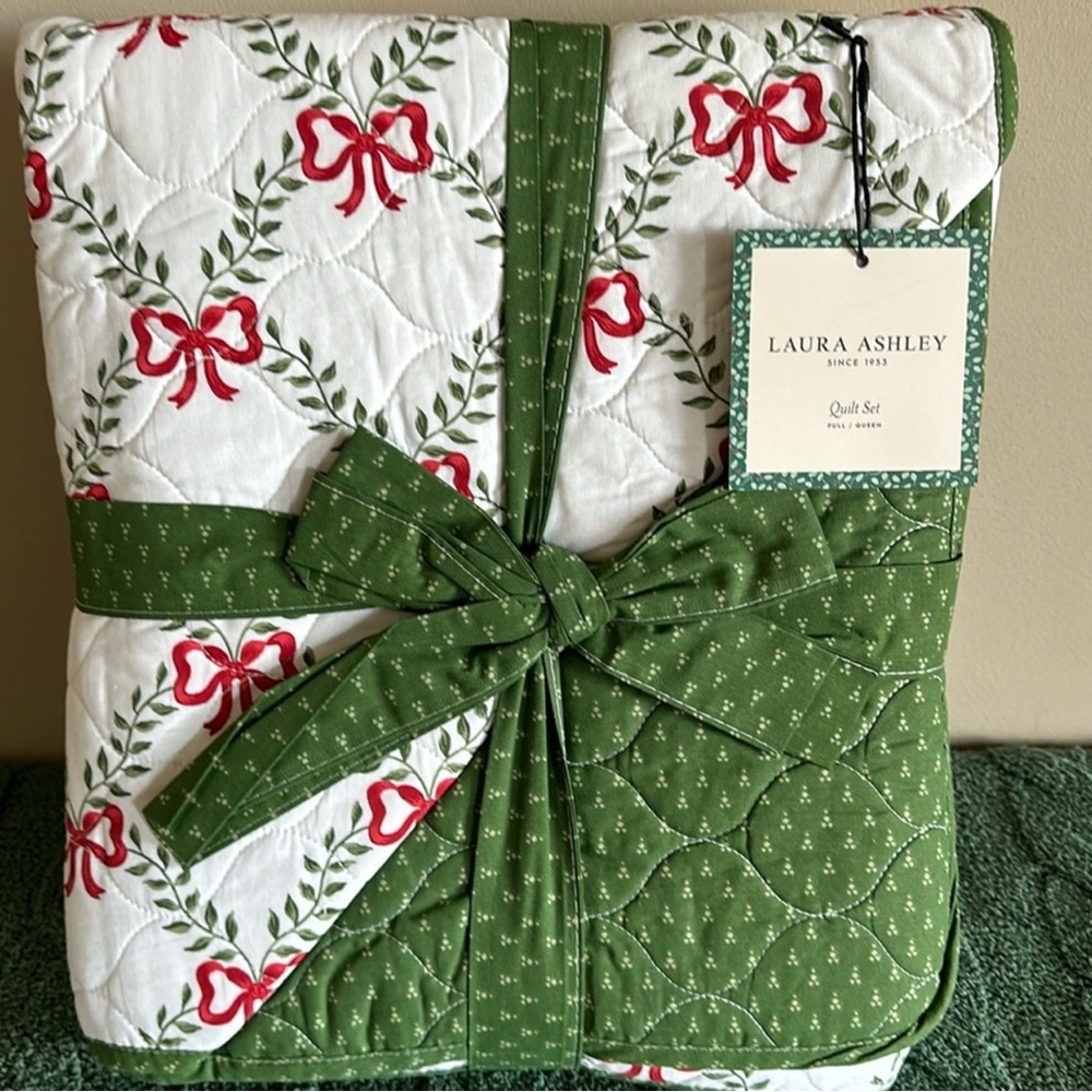 Laura Ashley Christmas Bow Quilt Set (NWT)